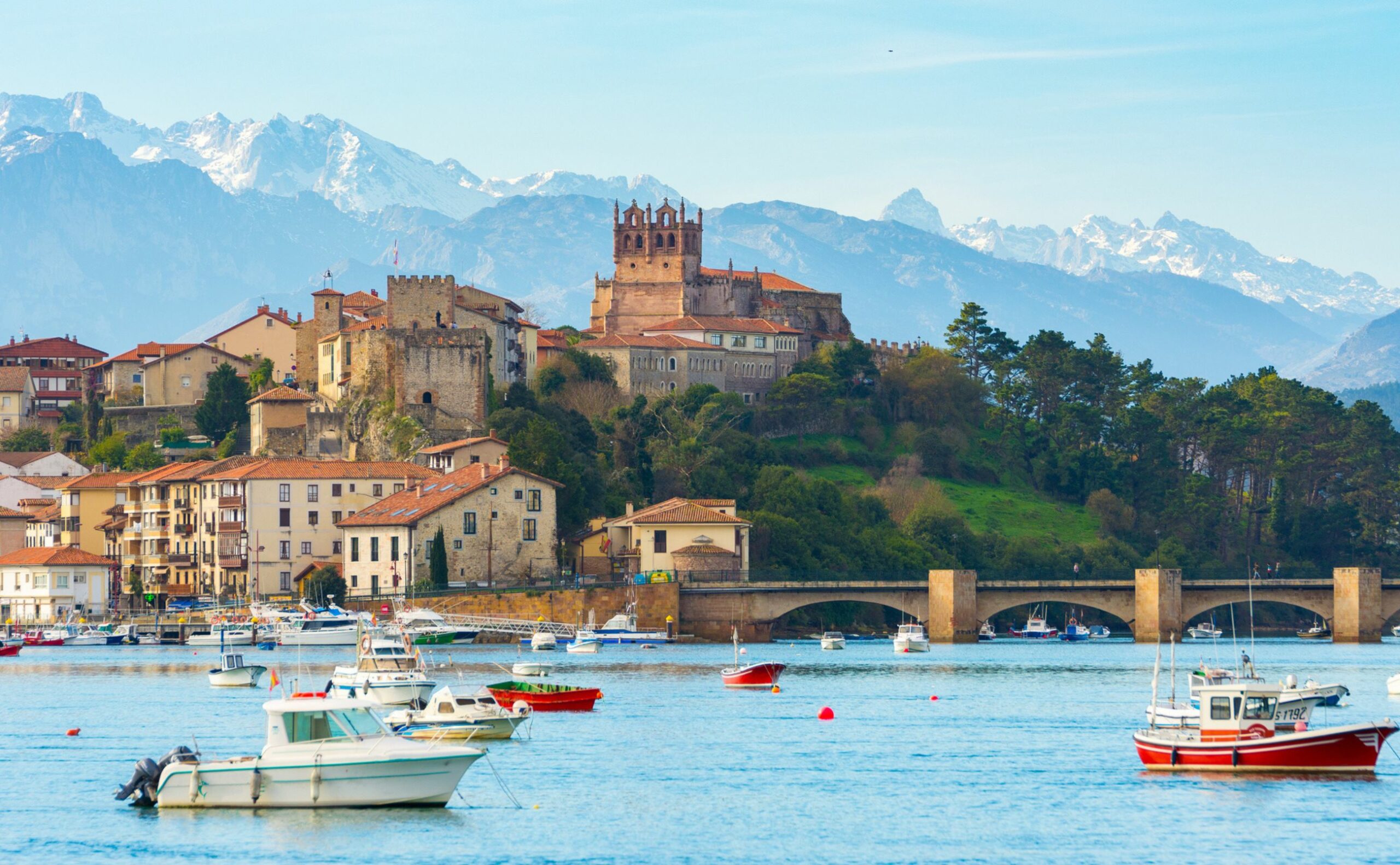 Quais são as principais universidades de Cantábria, na Espanha?